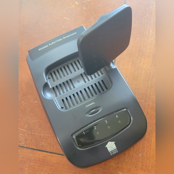 Emerson Wireless Audio/Video Broadcast Anyroom  with 4 Channels - Picture 2 of 8